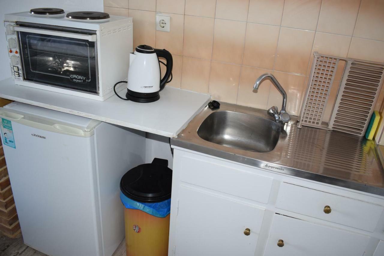 Rising Sun Apartments & Studios ベニテス エクステリア 写真